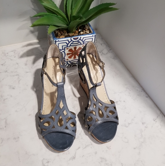 ADRIENNE VITTADINI LEATHER WEDGE LEATHER SANDALS. - Picture 3 of 7